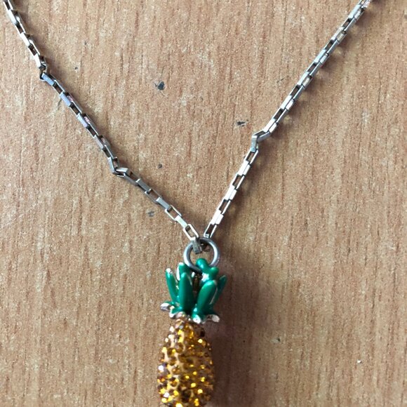 Zara gold tone pineapple pendant metal chain necklace 16" preloved - Picture 2 of 5